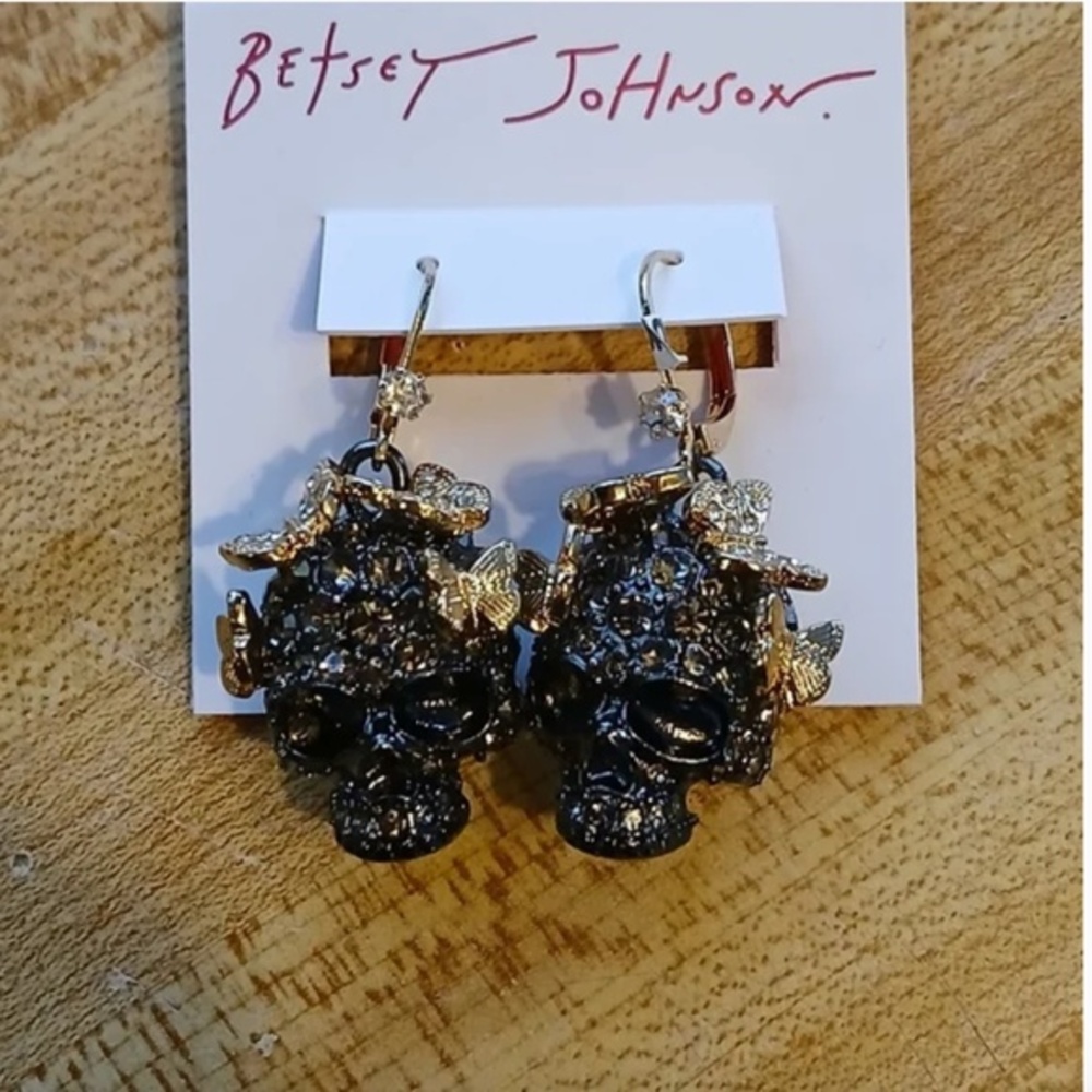Betsey Johnson NWT STUNNING Skulls With Butterflies Halloween Earrings